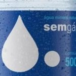 🚨ALERTA SANITÁRIO🚨   Anvisa suspendeu a venda e determinou o recolhimento de um lote da água mineral Crystal após detectar a bactéria Pseudomonas aeruginosa, que pode causar infecções graves em pessoas com imunidade baixa.