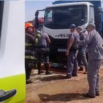 DOIS FICAM FERIDOS APÓS MOTO BATER EM CAMINHÃO NA WASHINGTON LUÍS, EM SÃO CARLOS